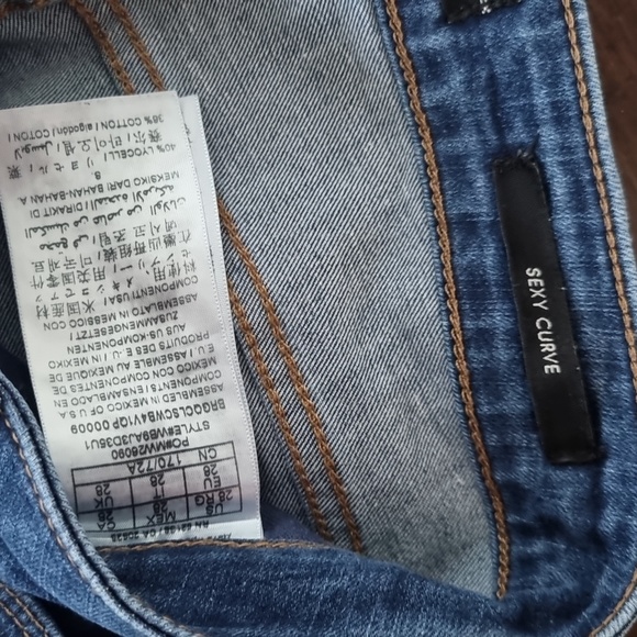 Guess sexy curve sized 28 jeans - Picture 2 of 7